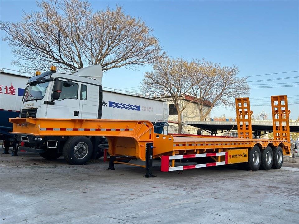 3 Axle Low Bed Semi Trailer With Ladder factory