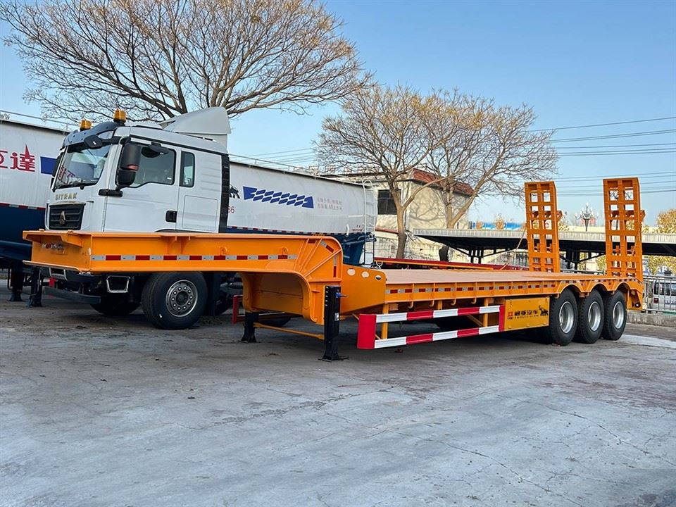 3 Axle Low Bed Semi Trailer With Ladder suppliers